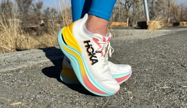Hoka放缓，Nike将反弹