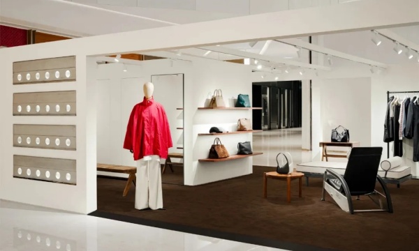 THE ROW 与 Phoebe Philo 进入中国市场，为何都看见JNBY的身影 ?