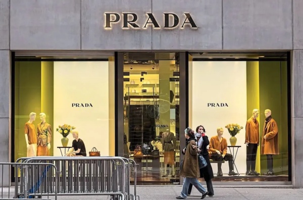 深度 | Prada会与阿玛尼合并吗？